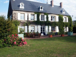 Гостиница Chambres d'Hôtes - Domaine Des Perrières  Крю-Ла-Виль